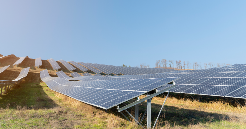 Solarpark mit Photovoltaikmodulen